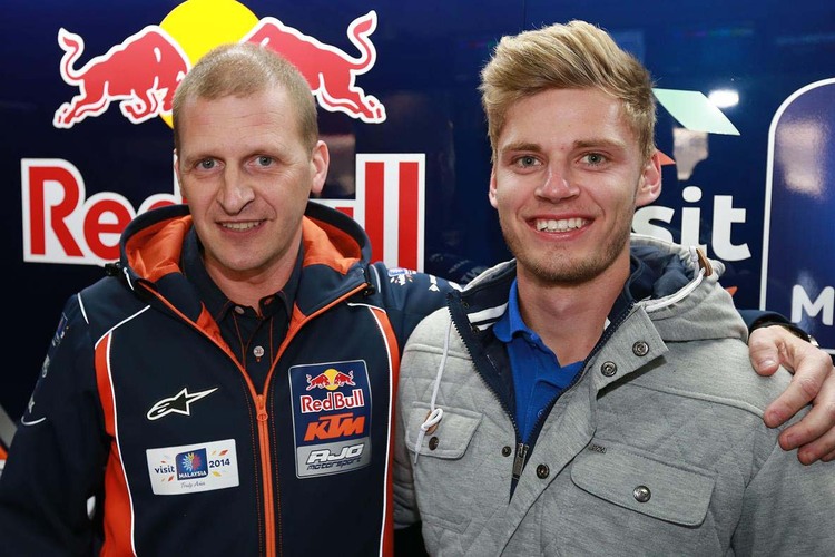 Teambesitzer Aki Ajo mit dem Südafrikaner Brad Binder