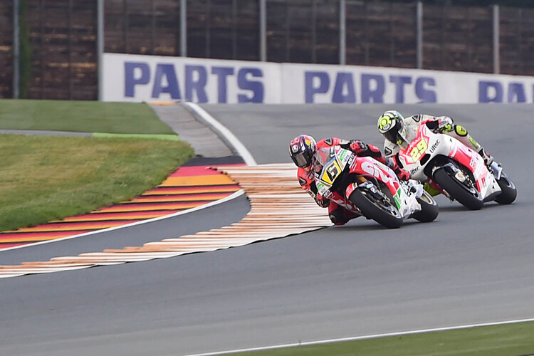 Sachsenring-GP 2014: Stefan Bradl und Andrea Iannone am Donnerstag nach 18 Uhr in Kurve 11