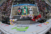 Jubel auf Podium beim 24h-Rennen am Nürburgring