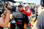 Mick Schumacher gratuliert dem Sieger Joey Mawson