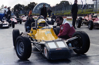Domingos Piedade 1981 am Wagen von Ayrton Senna, wir sind in Brands Hatch