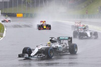 2016 mussten die Piloten in Interlagos mit solchen Bedingungen kämpfen