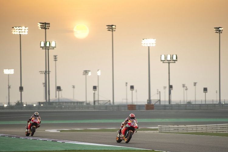 Marc Márquez mit seinem Repsol-Honda-Teamkollegen Jorge Lorenzo in Katar