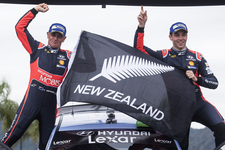 Erster WM-Sieg für Neuseeland - Hyundai-Werksteam Hayden Paddon (rechts) und Beifahrer John Kennard