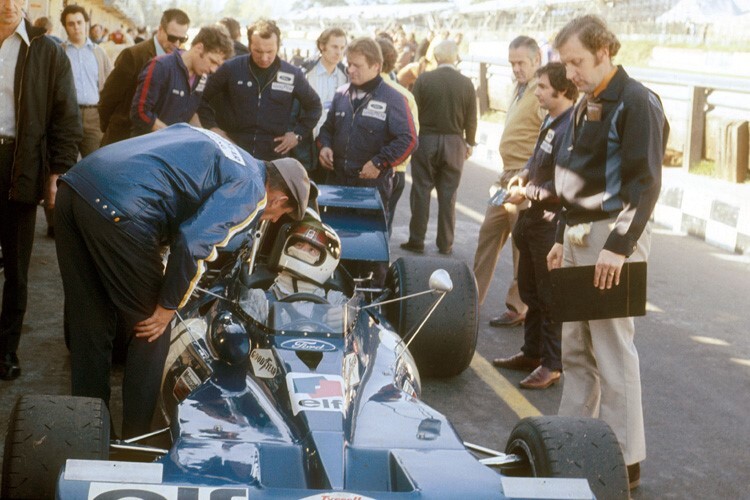 Ken Tyrrell (links) am Wagen von Jackie Stewart