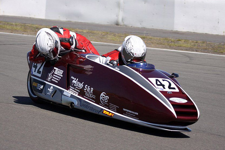 Das Sidecar von Christian und Ursula Ruppert wird zum Renntaxi