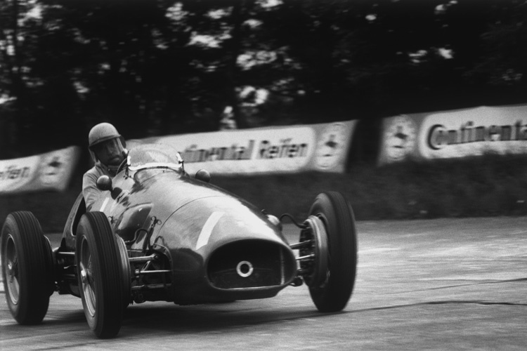 Mit seinem Sieg in Silverstone schrieb José Froilán González 1951 Geschichte: Er bescherte dem Team aus Maranello den ersten GP-Sieg im Rahmen der Formel-1-WM