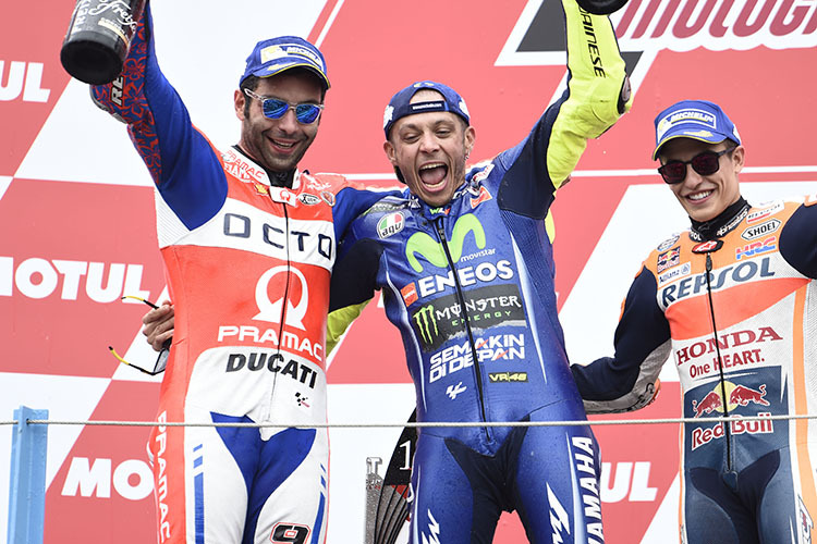 Assen-Podest 2017: Danilo Petrucci, Sieger Valentino Rossi und Marc Márquez