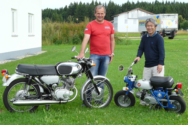 Adi Stadler (li.) mit seinem ehemaligen Vorgesetzten Keijiro Koinuma  