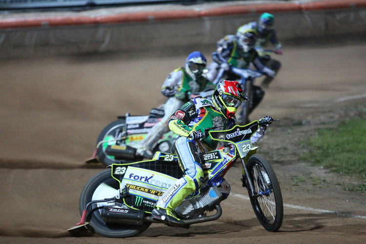 Chris Holder (vorne) fuhr in Teterow allen davon