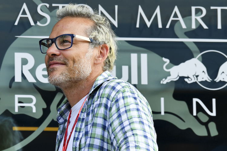 Jacques Villeneuve braucht kein Lenkrad, um schnell zu sein