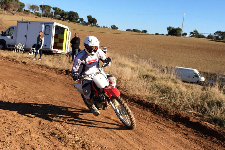 Stefan Bradl beim Dirt-Track-Training in Spanien
