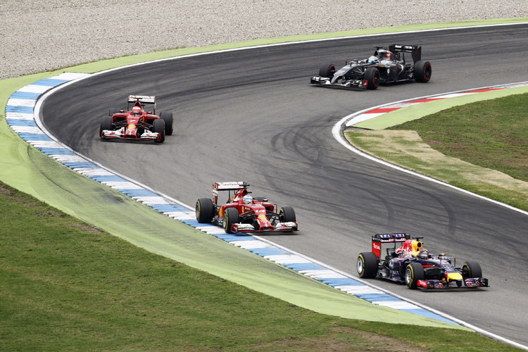 Sebastian Vettel setzte sich auf dem Hockenheimring gegen beide Ferrari-Piloten durch