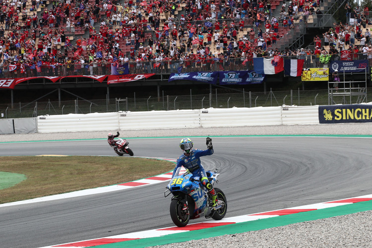 Joan Mir verabschiedet sich von den über 19000 Fans in Montmeló