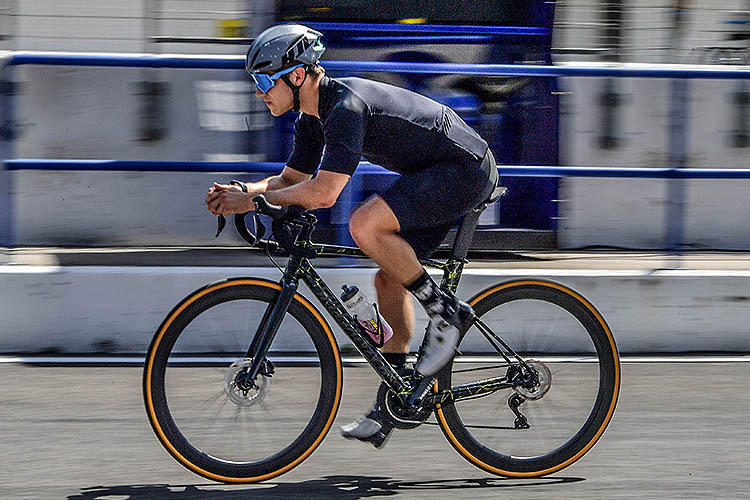 Marcel Schrötter: Mit dem Rennrad kann er jederzeit jede Piste erkunden 