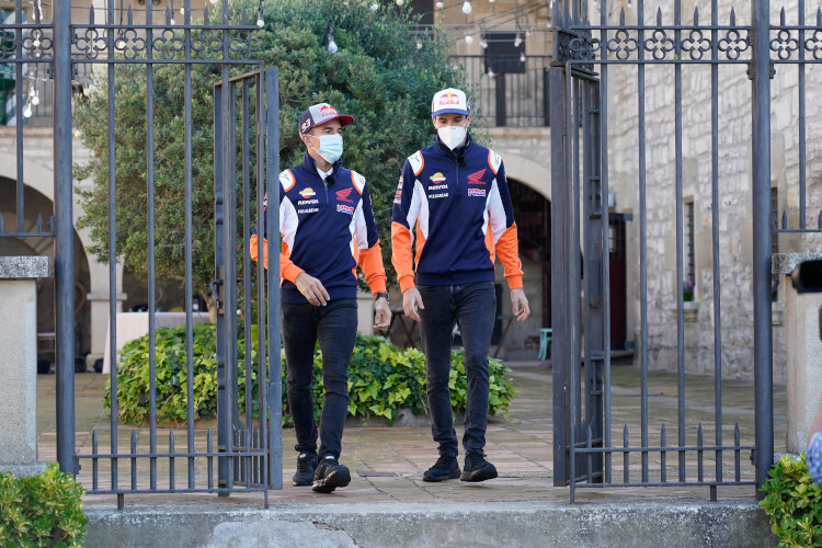 Marc und Alex Márquez in Cervera: Das Bild entstand bei einem gemeinsamen Sponsorentermin im Oktober