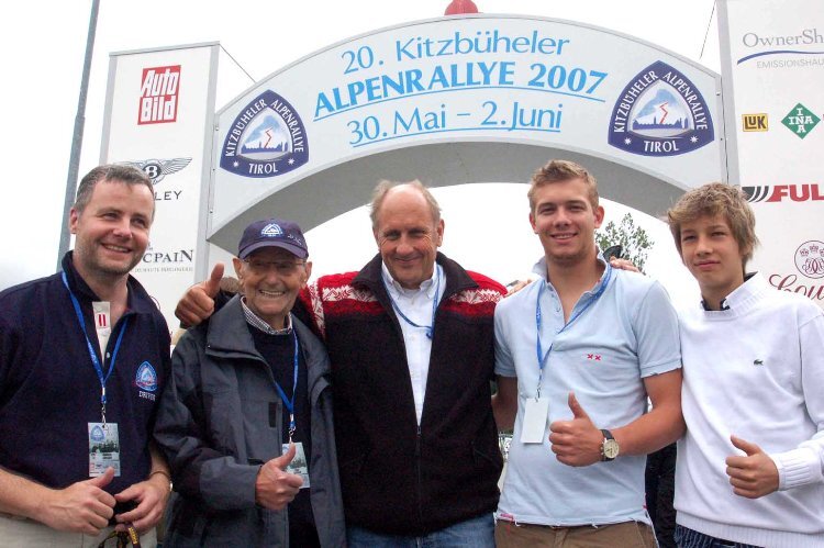 2007: Sepp Greger (2.v.l) mit seinem Sohn und der Familie Stuck