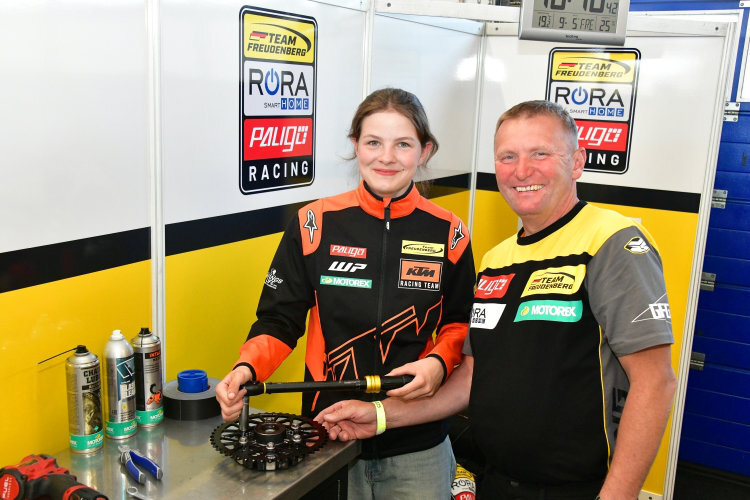 Smilla Göttlich (li.) mit Teamchef Carsten Freudenberg