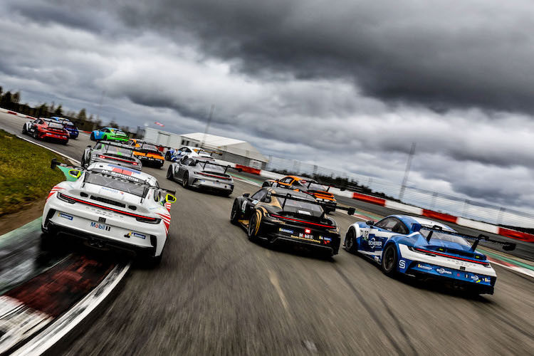 32 Fahrzeuge begeistern im Porsche Carrera Cup Deutschland