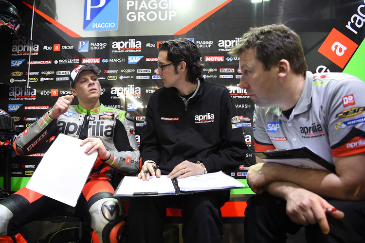 Stefan Bradl mit Crew-Chief Diego Gubellini und Marcus Eschenbacher