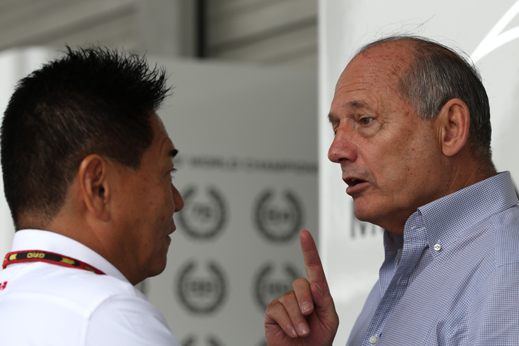 Honda-Rennchef Yasuhisa Arai mit McLaren-Chef Ron Dennis