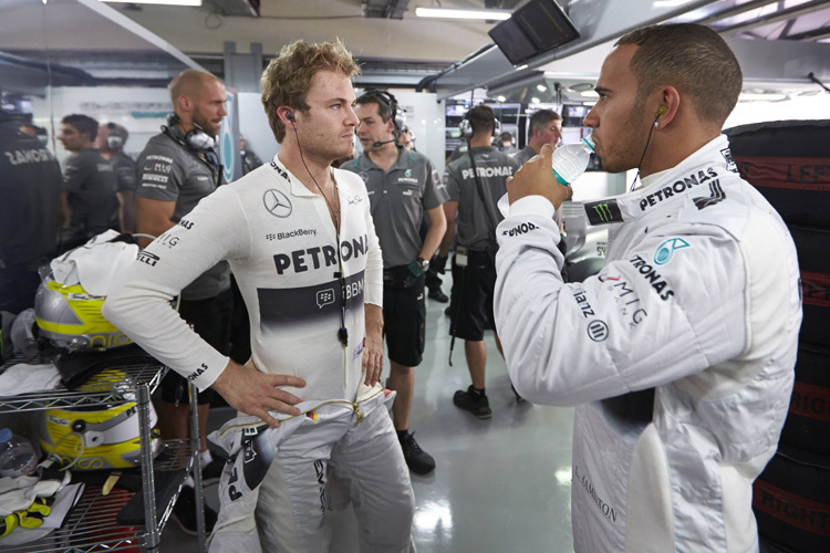 Die Mercedes-Fahrer Nico Rosberg und Lewis Hamilton