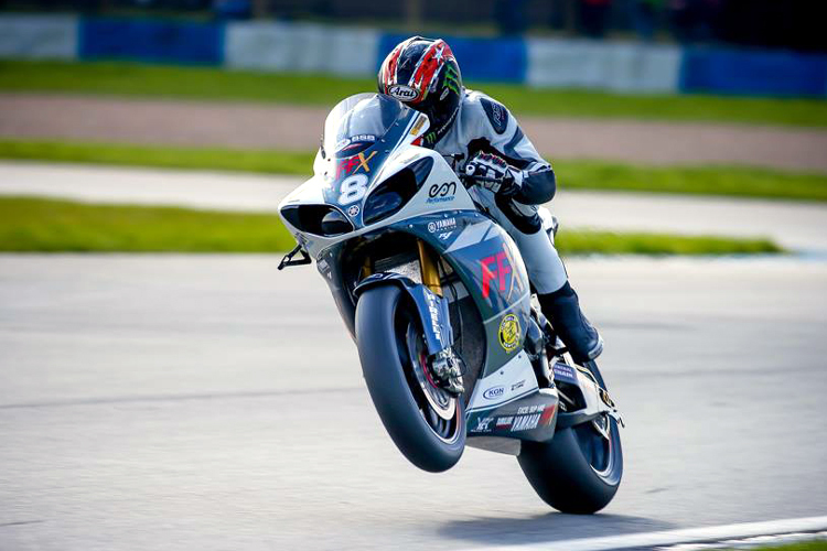 Ian Hutchinson (FXX Yamaha) - BSB Oulton Park