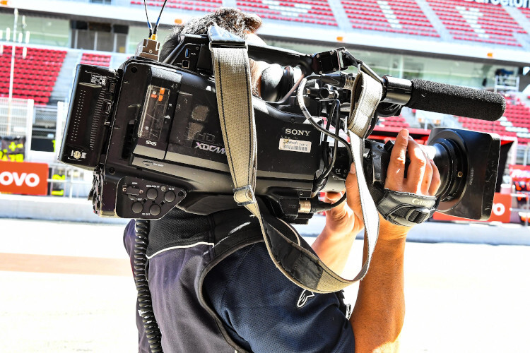 Die TV-Crew übersiedelt von Barcelona nach Le Mans