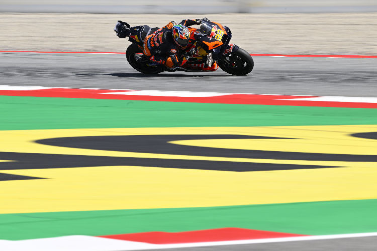Brad Binder führte zwei Runden den Sprint an, crashte dann