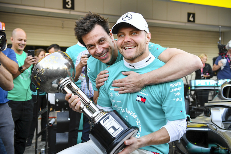 Toto Wolff und Valtteri Bottas in Suzuka 2019