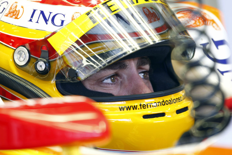 Fernando Alonso blickt sorgenvoll drein