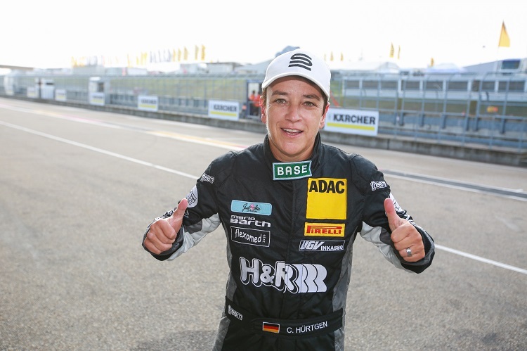 Sie hat es den Herren gezeigt: Claudia Hürtgen war in der Qualifikation zum ADAC GT Masters am Sachsenring nicht zu schlagen.