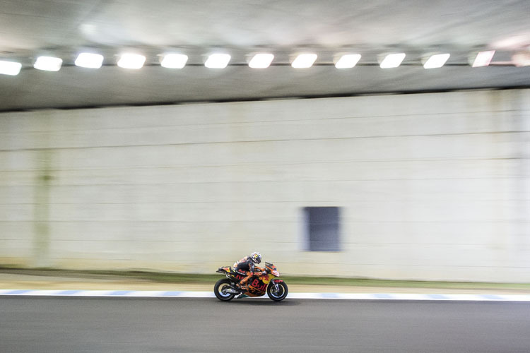 Pol Espargaró (KTM) im Tunnel von Motegi