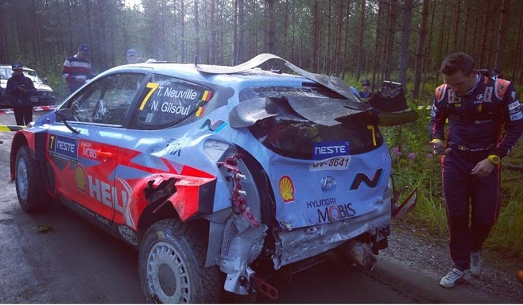 Der beschädigte Hyundai i20 WRC vom Thierry Neuville