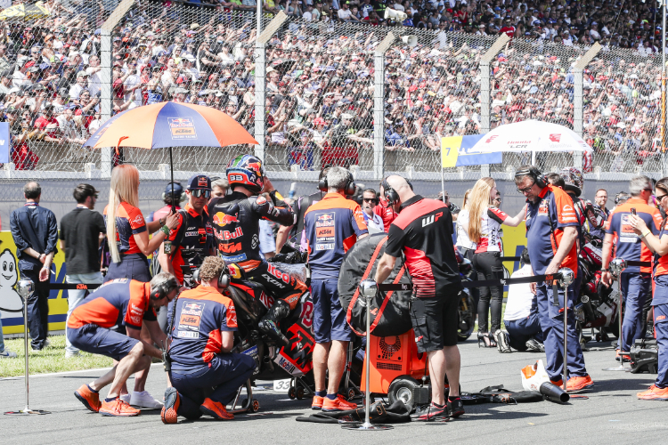 Startaufstellung: Hinter Brad Binder stand keiner