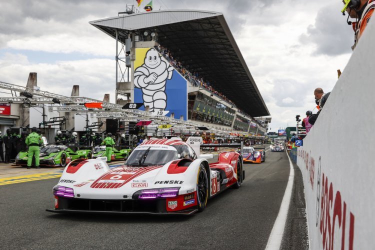 Einer der drei Werks-Porsche 963 in Le Mans