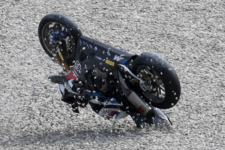 Scott Redding parkte seine BMW im Kiesbett