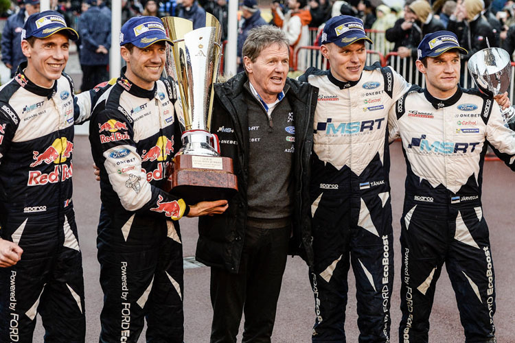 M-Sport-Boss Malcolm Wilson (Mitte) mit seinen Angestellten (von links) Julien Ingrassia, Sébastien Ogier, Ott Tänak und Martin Järveoja