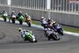 Hier war die Welt noch in Ordnung: Jules Cluzel führt das Rennen der Supersport-WM in Thailand an