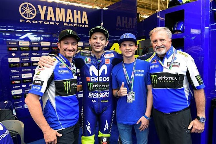 Josh Hayes (1. von links) besucht Valentino Rossi zusammen mit Jackson Blackmon (3. v. l.) und Cory Ventura (nicht im Bild)