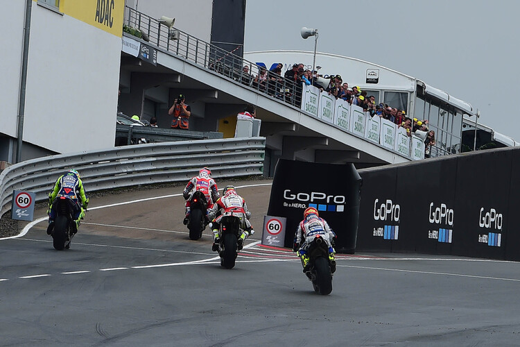 Sachsenring-Rennen: Rossi, Dovizioso, Crutchlow und Barbera fuhren zu spät an die Box