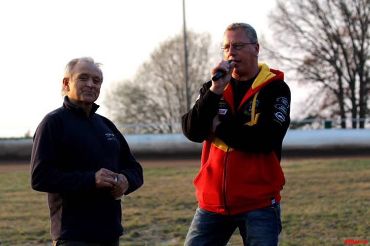 Frank Mauer (re.) im Gespräch mit Egon Müller