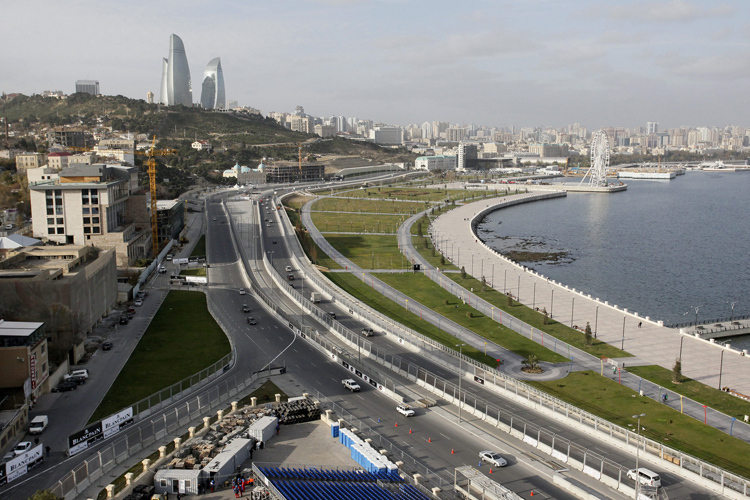 Der Stadtkurs in Baku fordert schon in der ersten Session Opfer