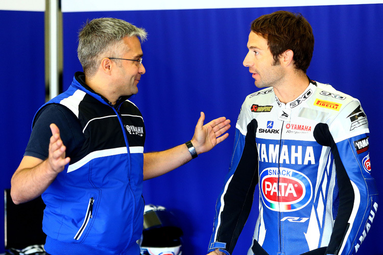 Yamaha-Rennchef Andrea Dosoli (li.) mit Ex-Weltmeister Sylvain Guintoli