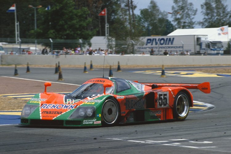 1991: Im letzten Rennen mit nur geschlossenen Wagen siegte der Mazda 787B