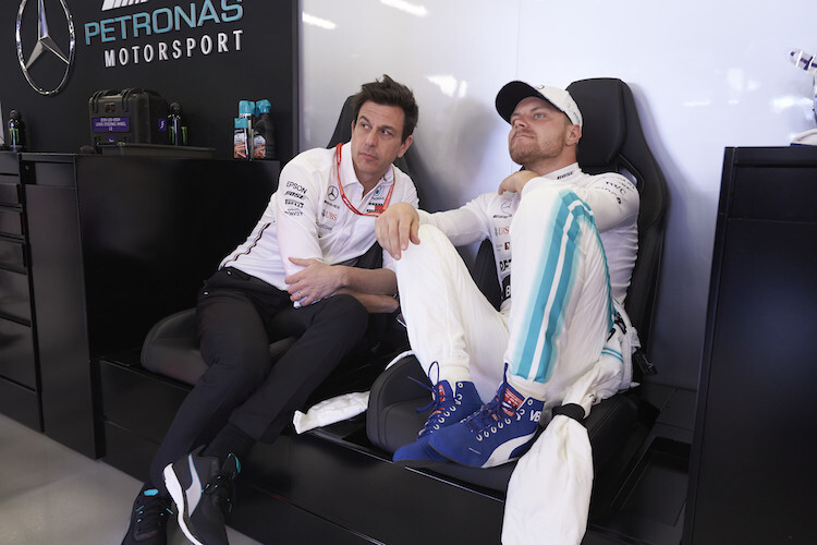 Toto Wolff und Valtteri Bottas