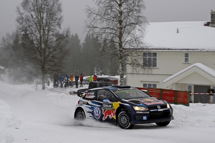 Sébastien Ogier hat die Offensive auf Andreas Mikkelsen eröffnet