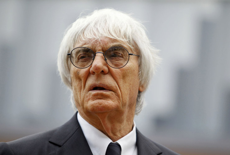 Bernie Ecclestone: «ch sage nicht, dass irgend etwas mit den Fussball-Fans nicht stimmen würde, sie sind ein super Markt, doch sie sind eine andere Art von Publikum»