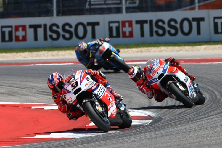 Danilo Petrucci (9.) vor Ducati-Werkspilot Jorge Lorenzo (99) 