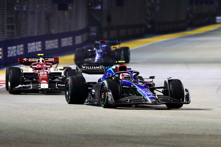 Nicholas Latifi vor Guanyu Zhou – bald wird es krachen